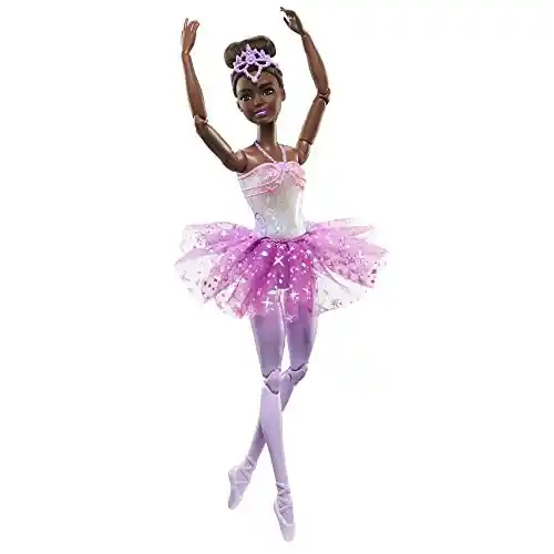 Barbie Dreamtopia Bailarina con Luces Muñeca Morena articulada con tutú Morado e iluminación mágica, Juguete +3 años (Mattel HLC26)